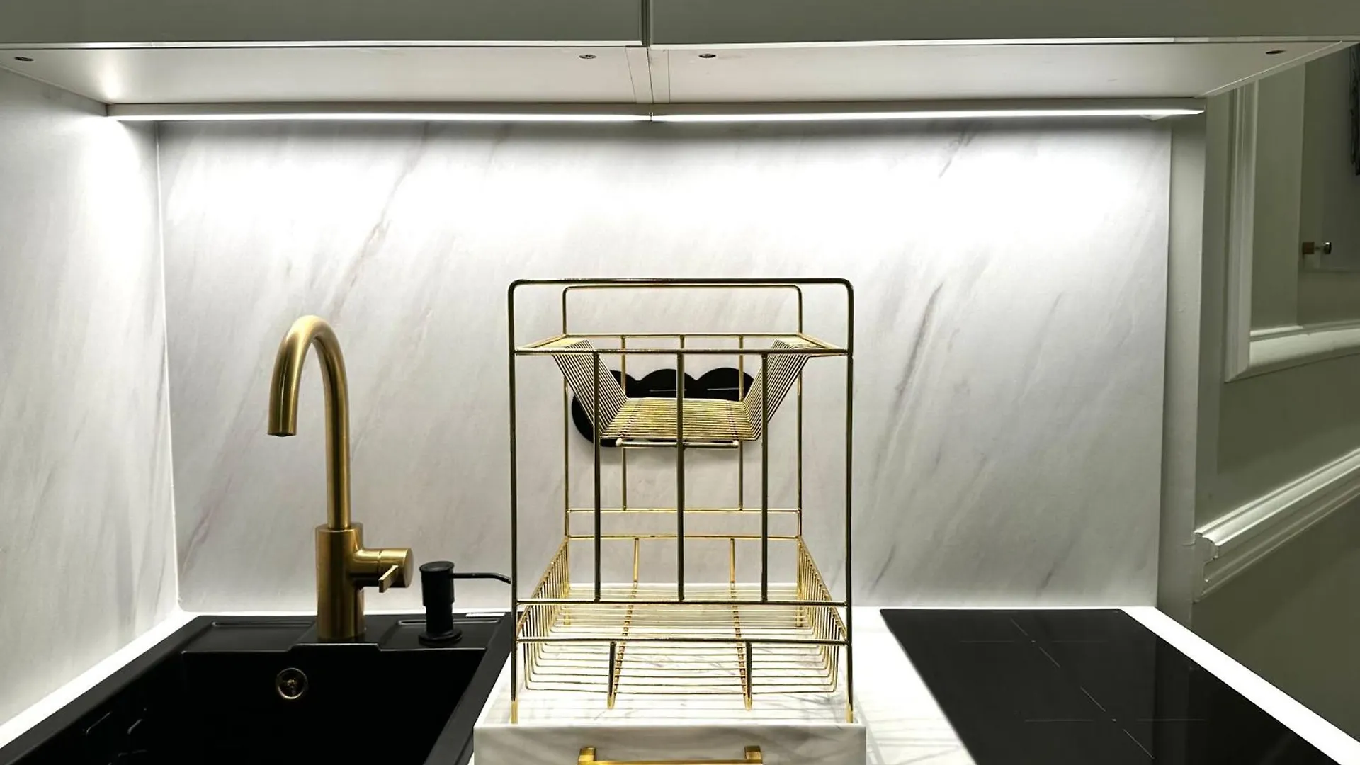 Cocon Parisien - Face A Louboutin - Chez Nicolas * Paris